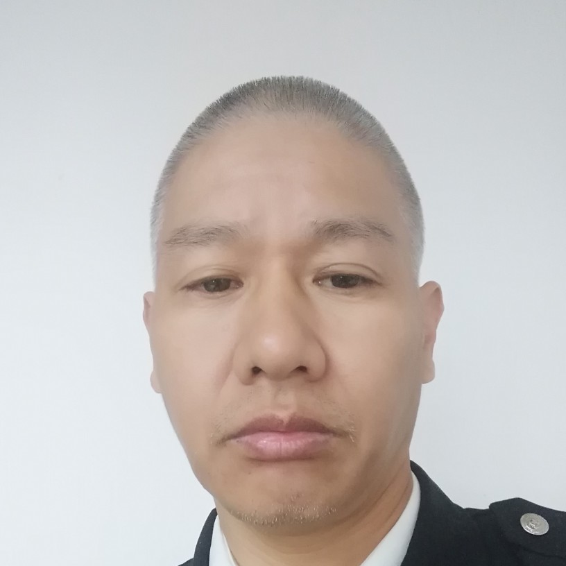 小伙自由的照片