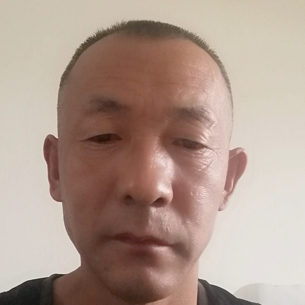 甜美挽手云朵的照片