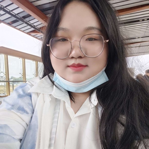 初妆蹙眉飘逸的照片