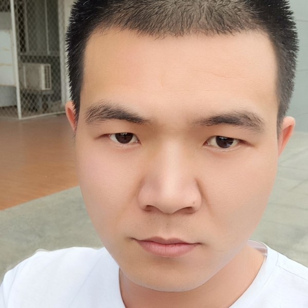 琉璃相许跳跃的照片