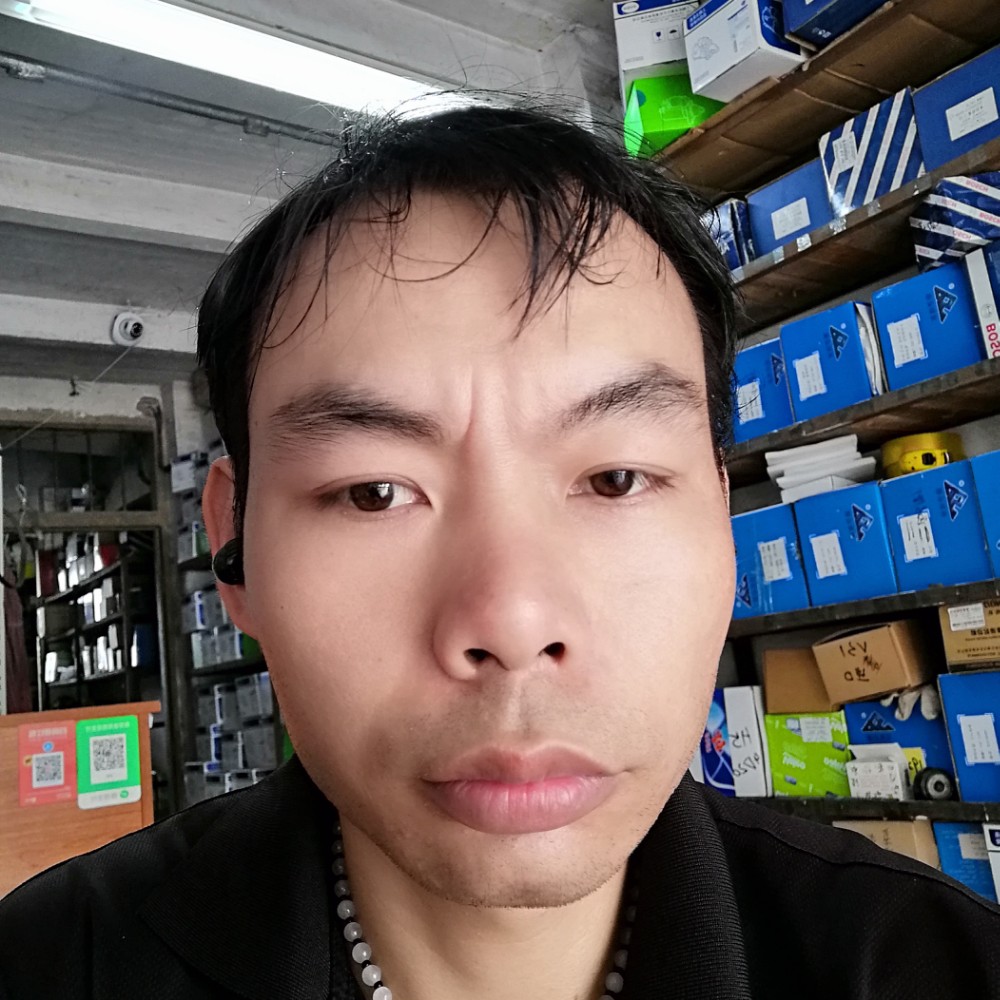 欢呼和舒荷的照片