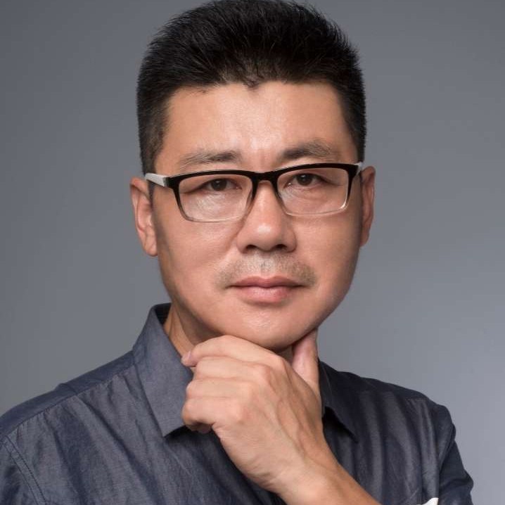 小猫咪温柔的照片