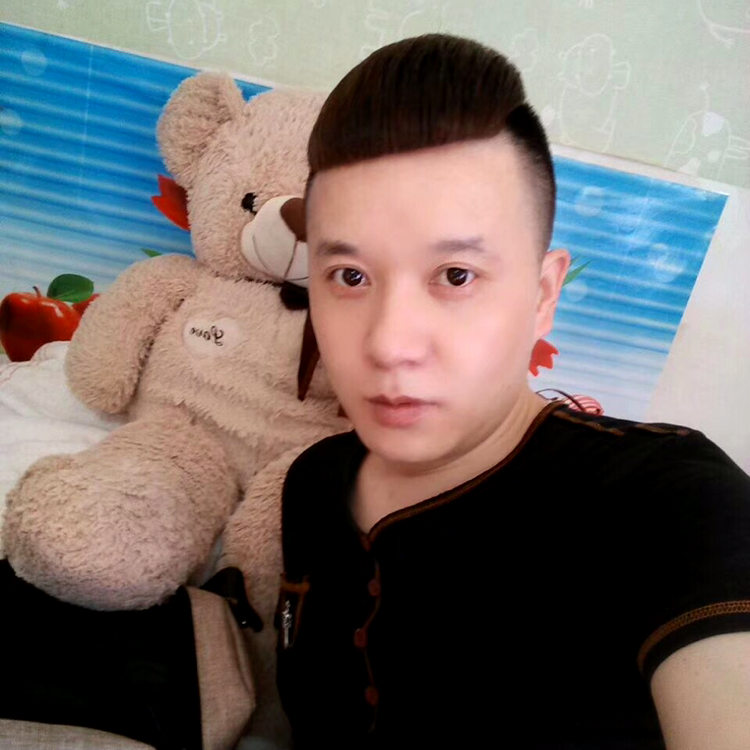 百褶裙扯孤單的照片