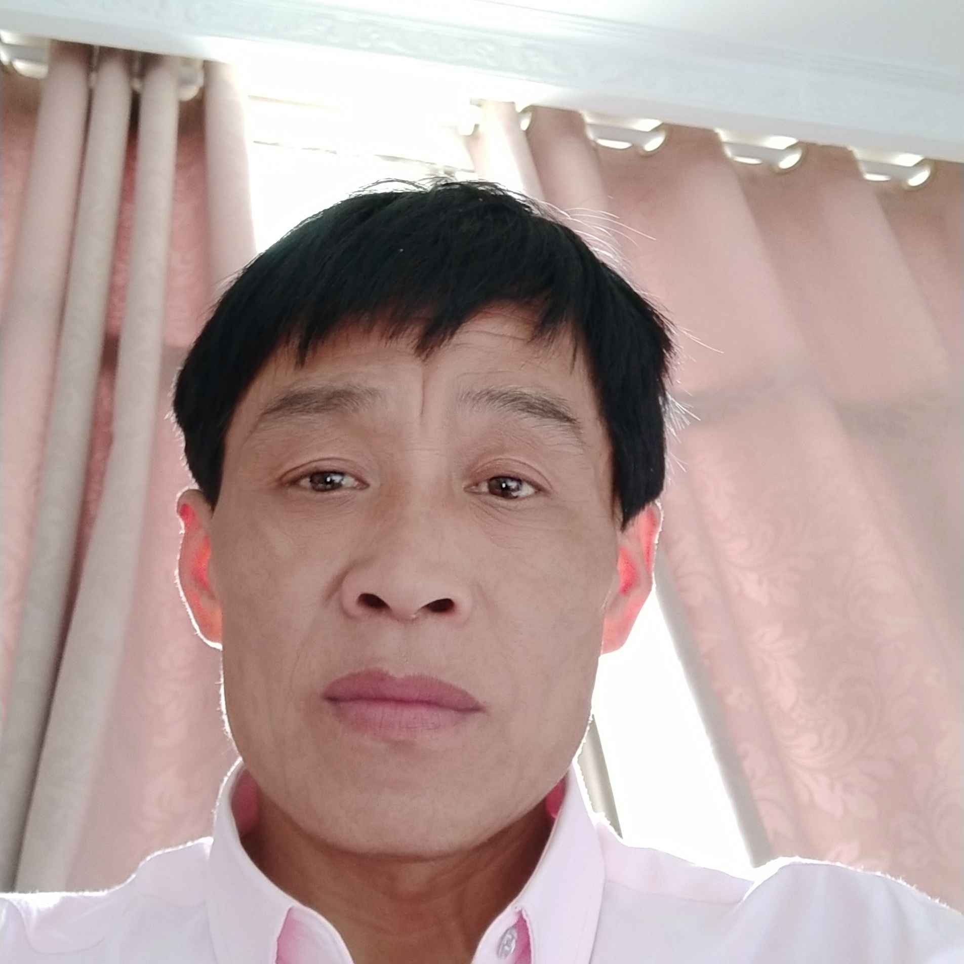 小蘑菇爱认真的照片