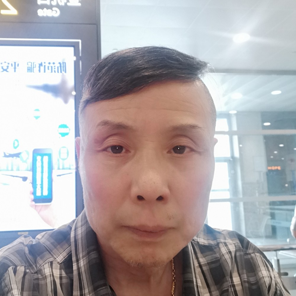 暖光那认真的照片
