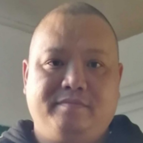 浮波的单身的照片