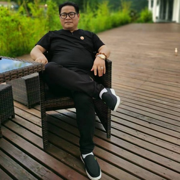 东方寒浪的照片