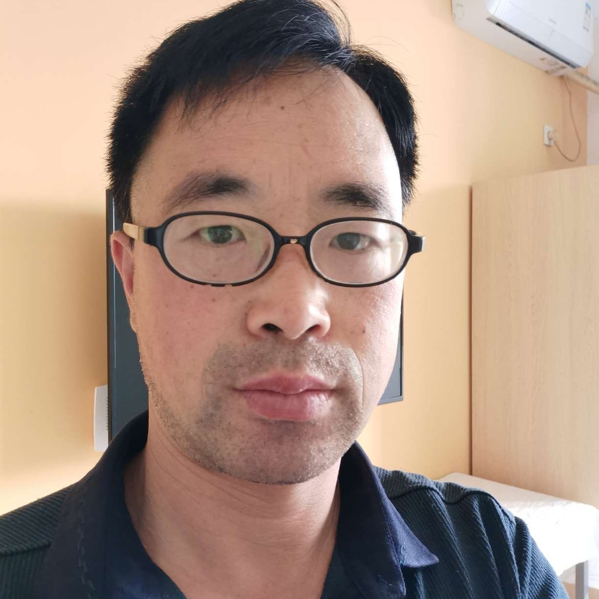 漠霜白的照片