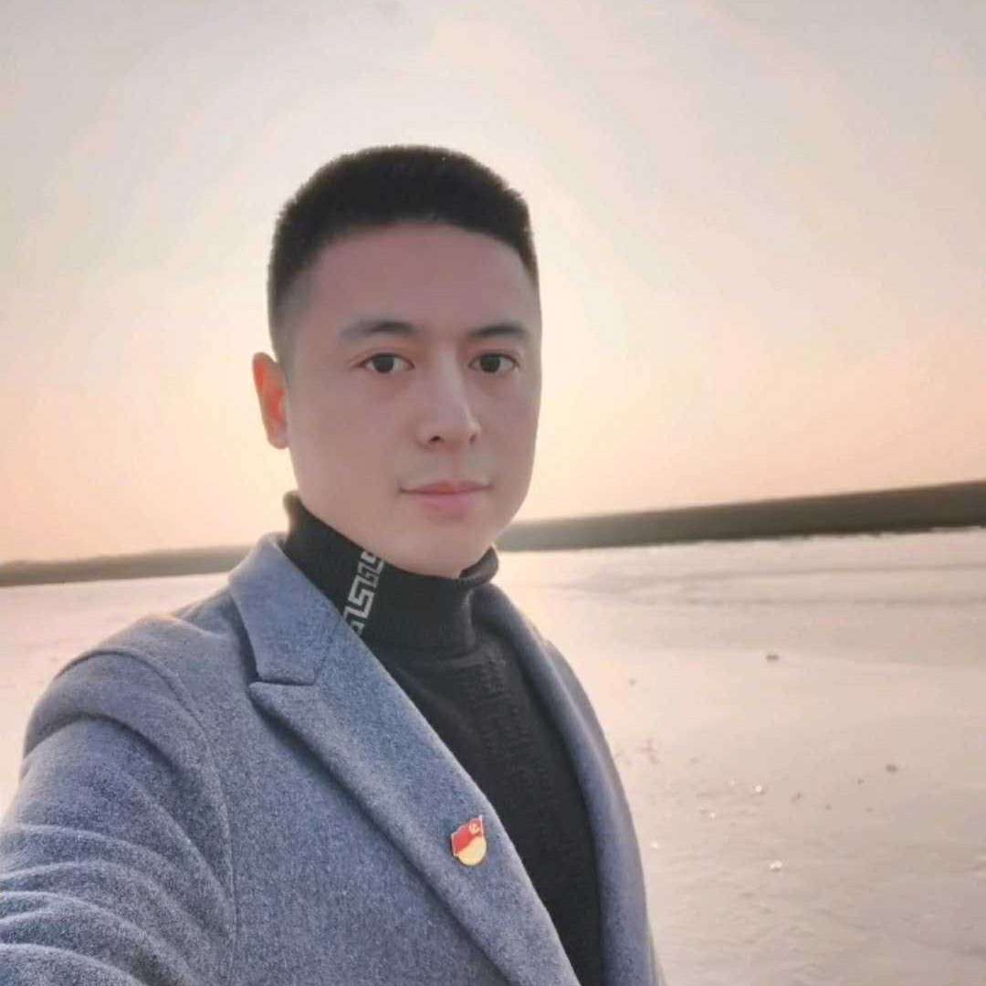 朴素浅吻野狼的照片
