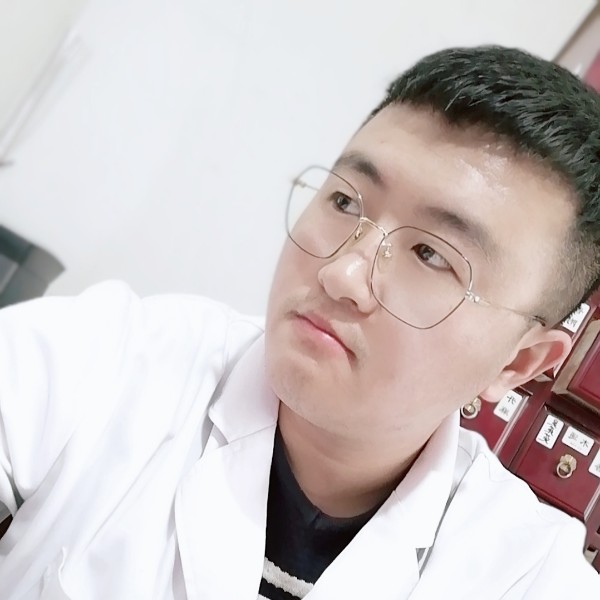 水中蝌蚪的照片