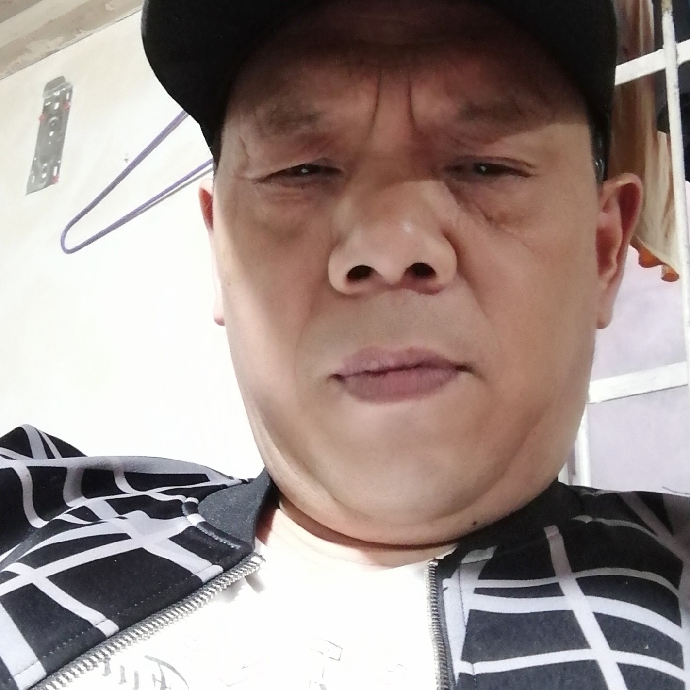 等铸有缘人的照片