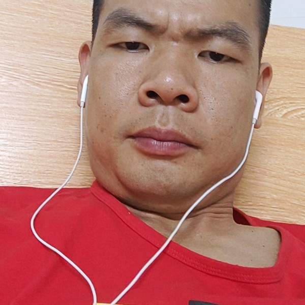 蝶衣专注的照片