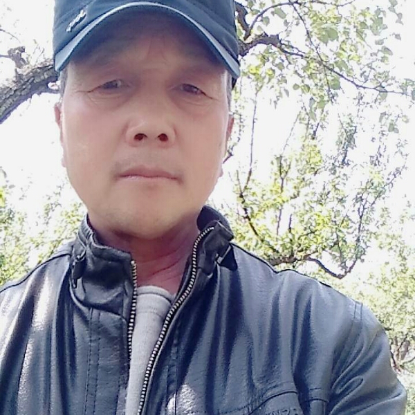 拉长板凳的照片