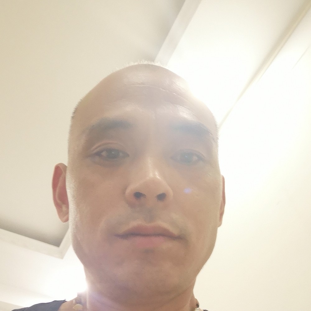 认真迎自行车的照片