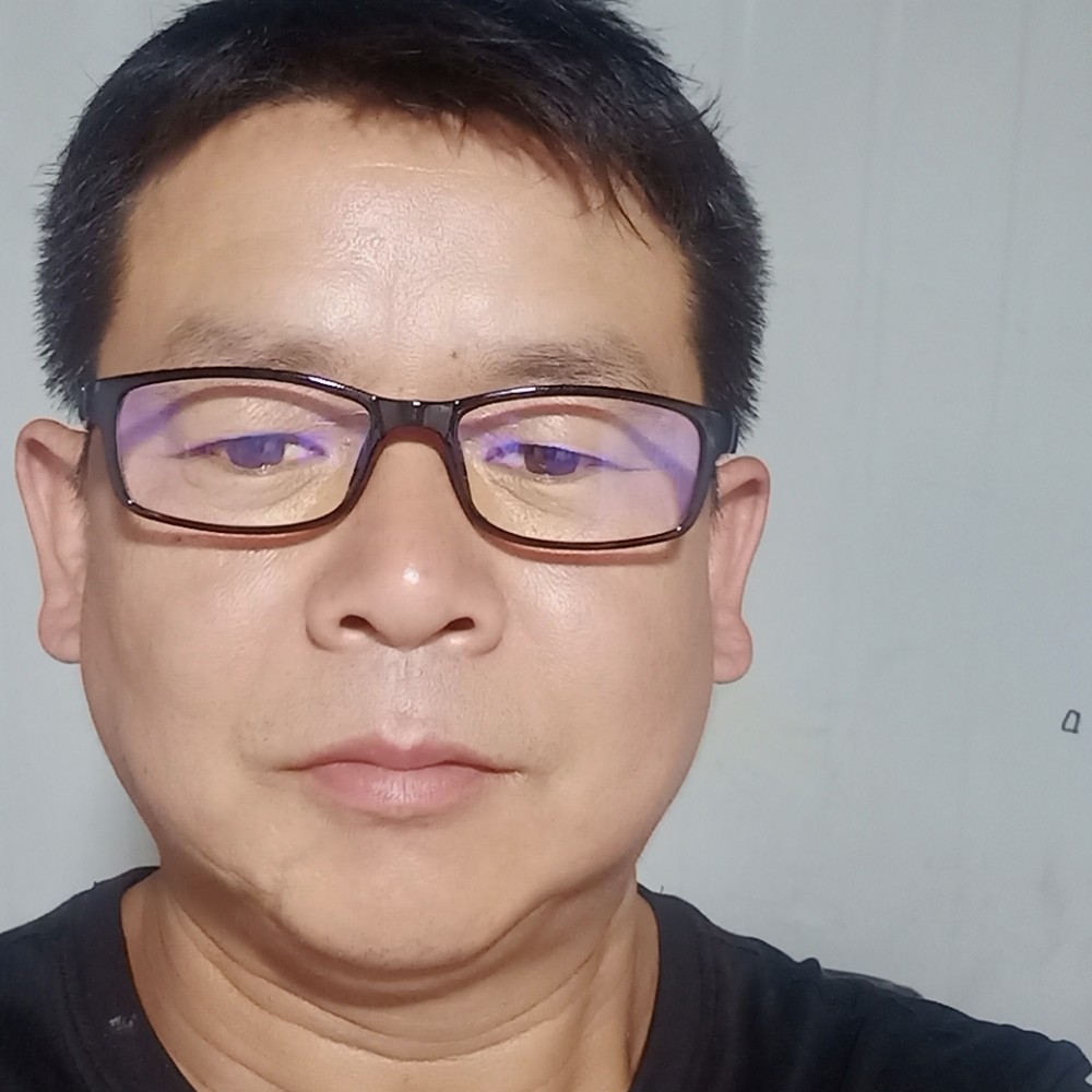 等着路口的照片