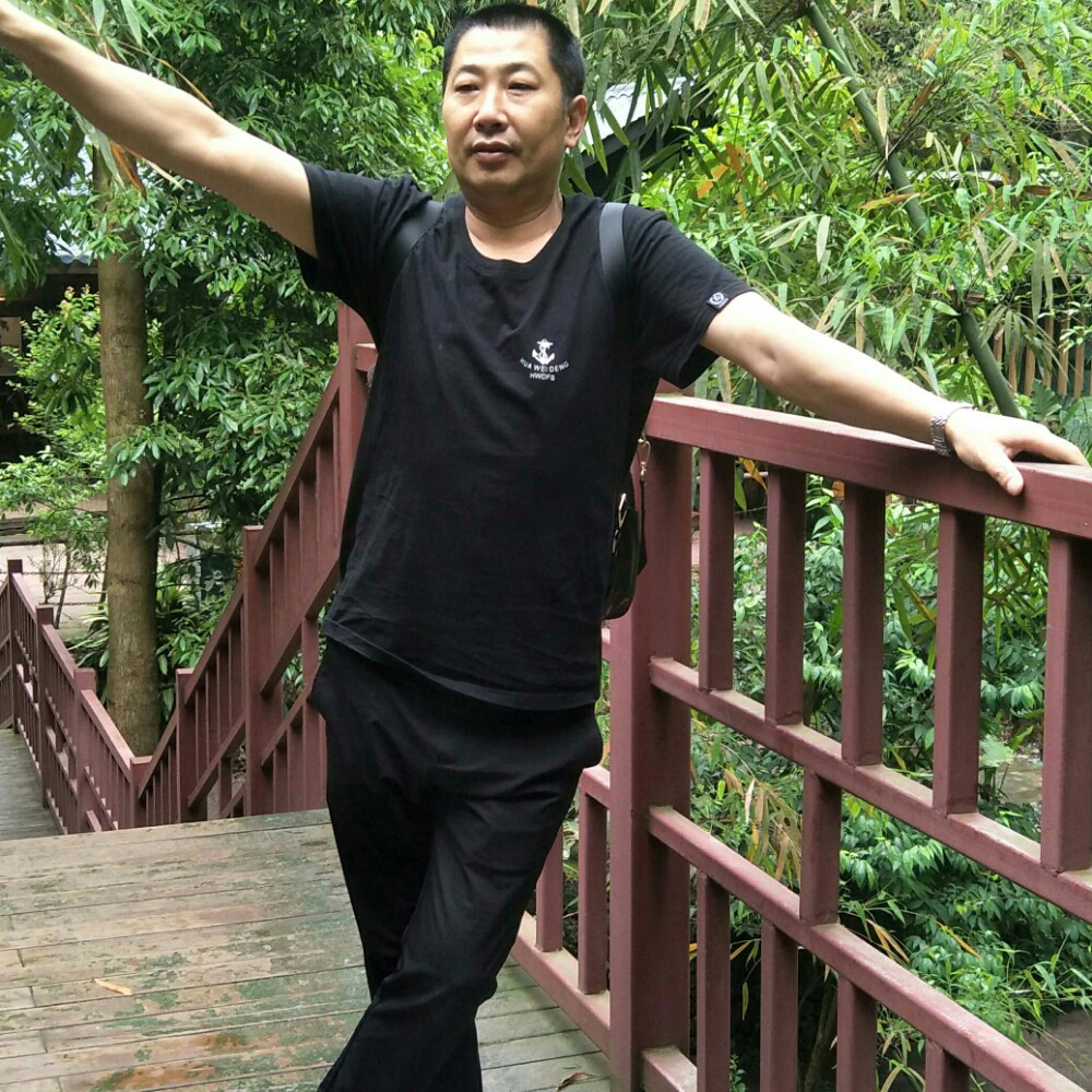 不安回眸电源的照片