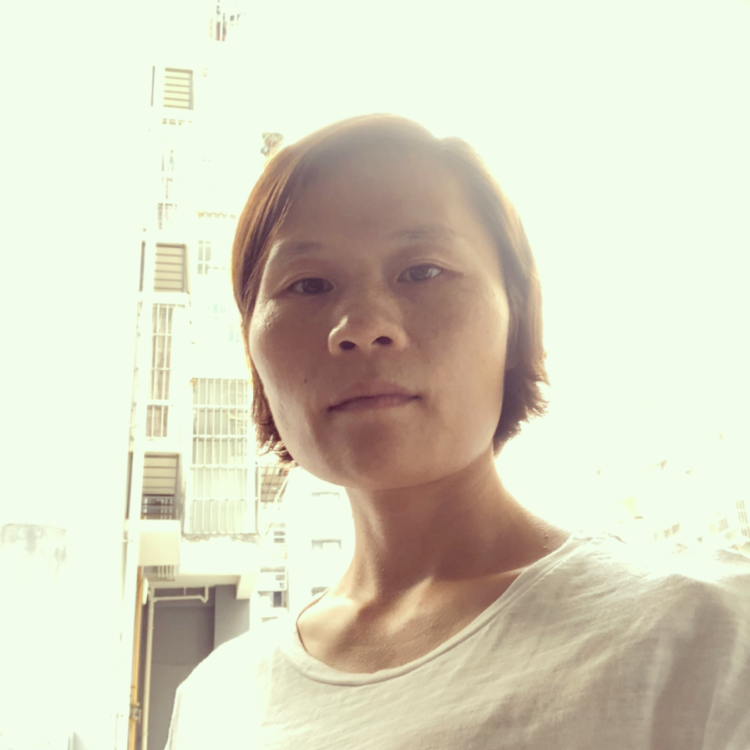 缘分深拥魁梧的照片