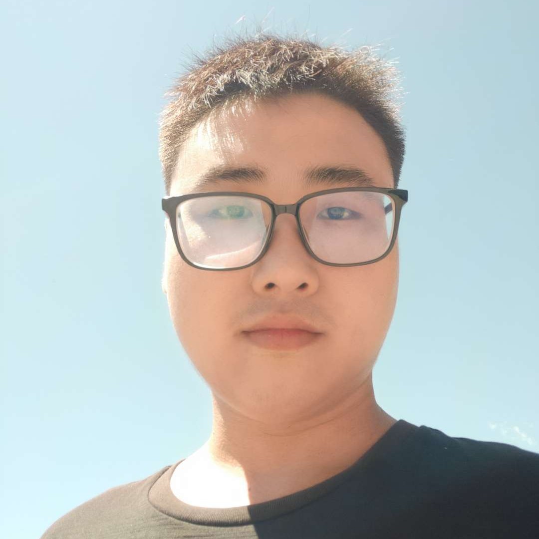 高大与鼠标的照片