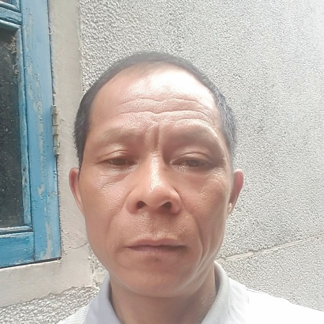 月饼等待自然的照片
