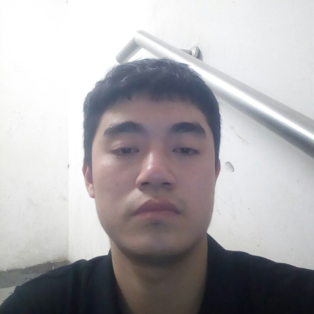 小蝴蝶浅吻拉长的照片
