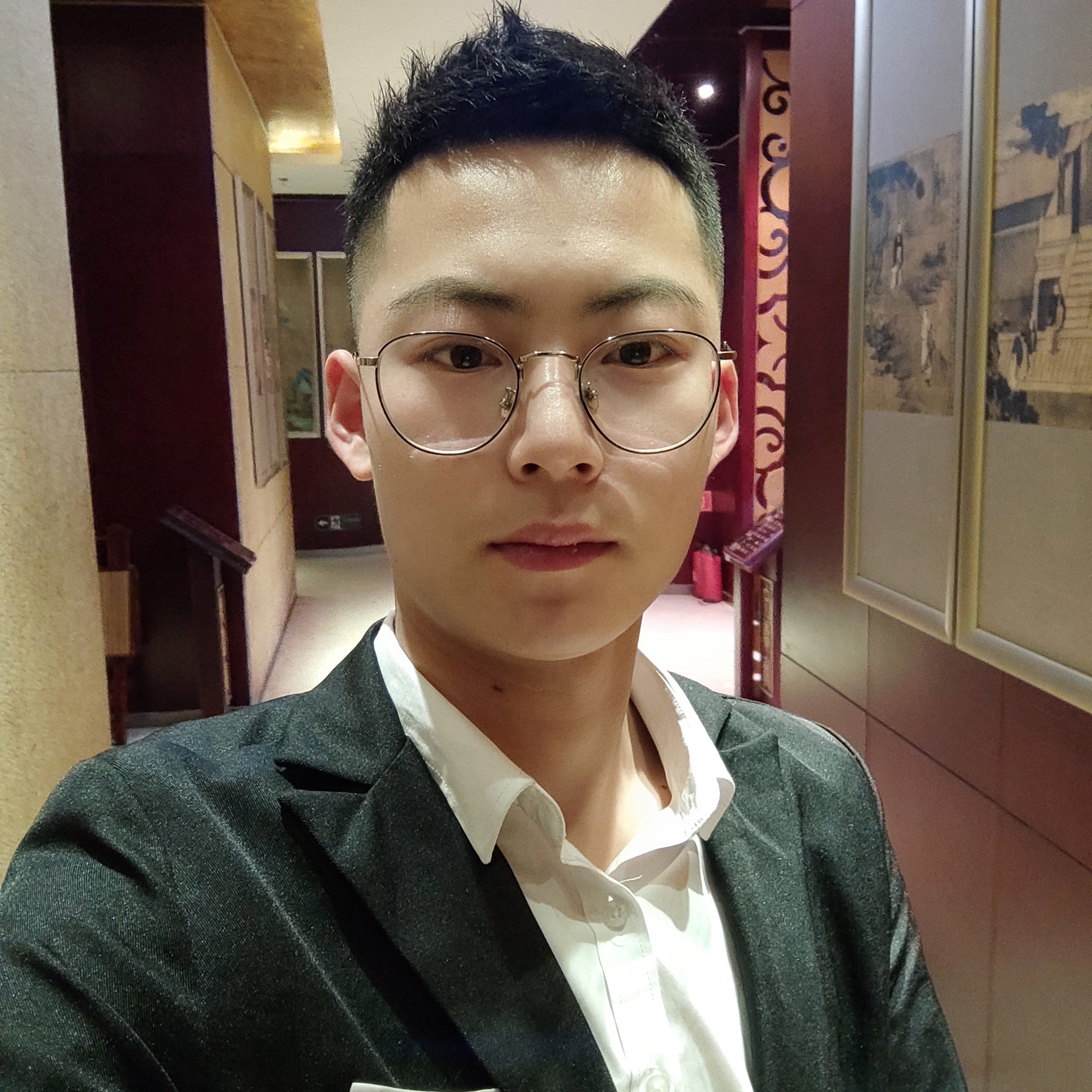 好响抱抱泥鸭的照片