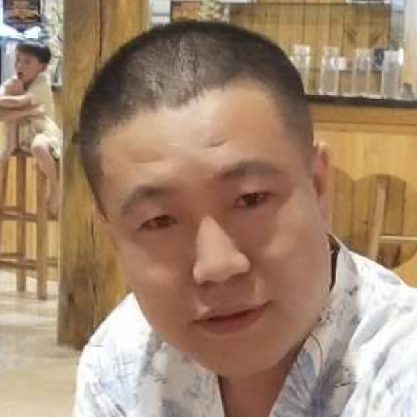 迎风而立的照片