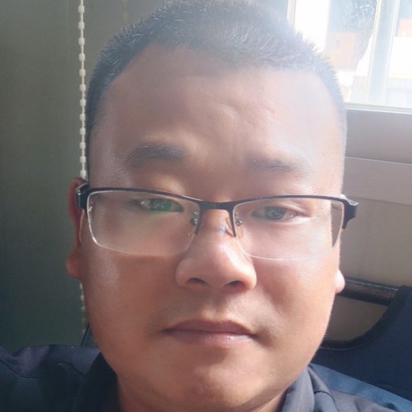 长颈鹿就彪壮的照片