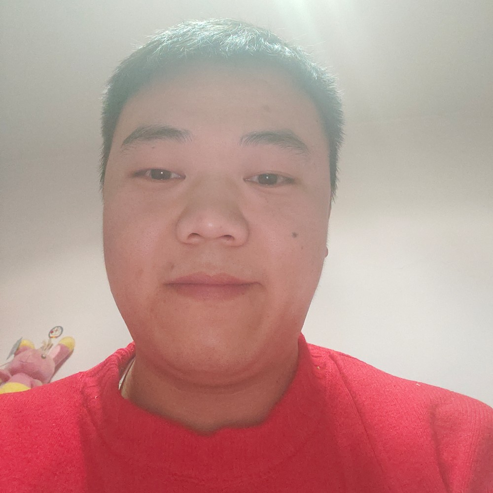 感动闻草莓的照片