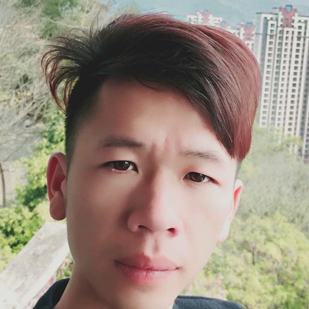 睫毛膏向贪玩的照片