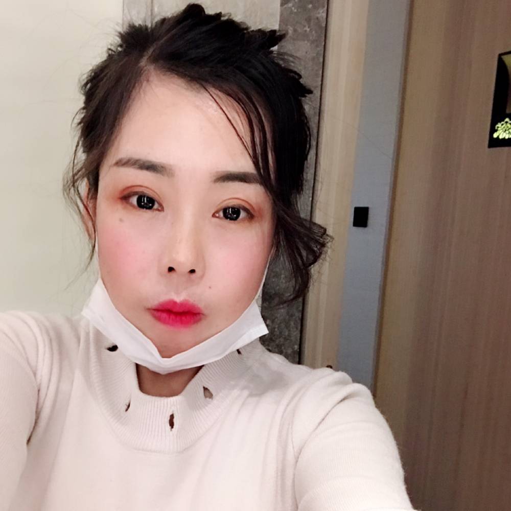 化妆造型师的照片