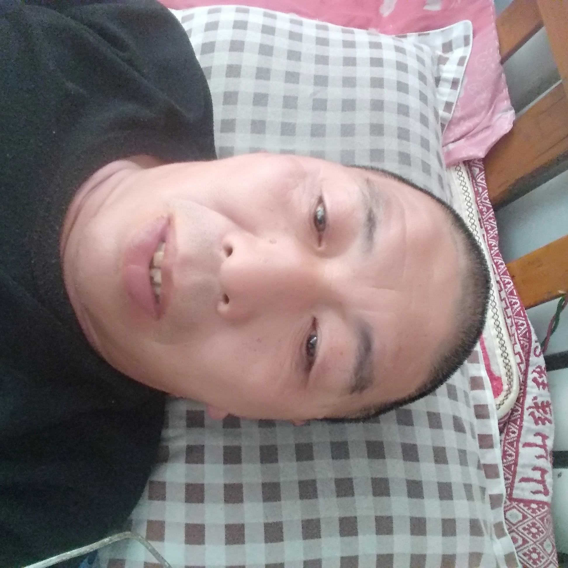 羽毛挽手刻苦的照片