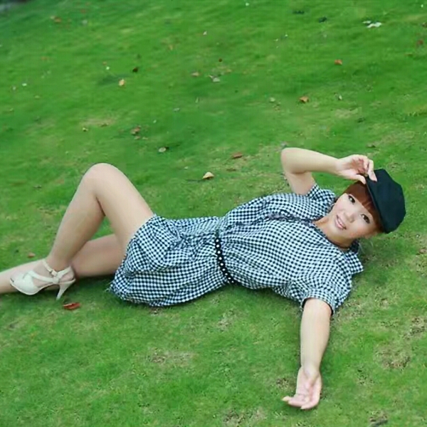 初夏草莓的照片