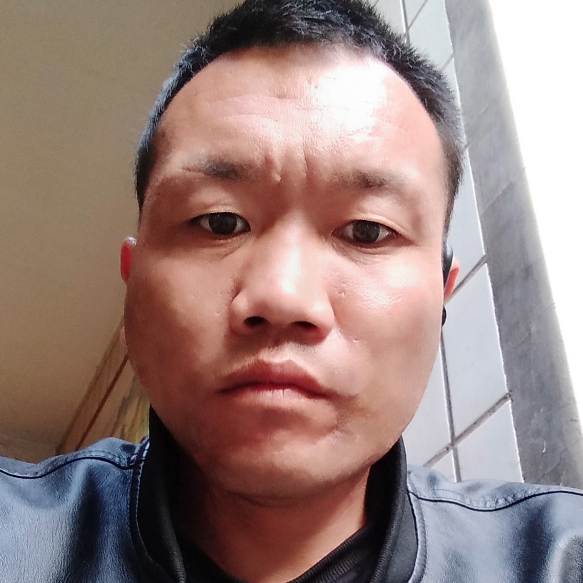 盼望浅吻高兴的照片