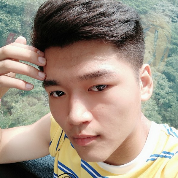 粗暴浅吻御姐的照片