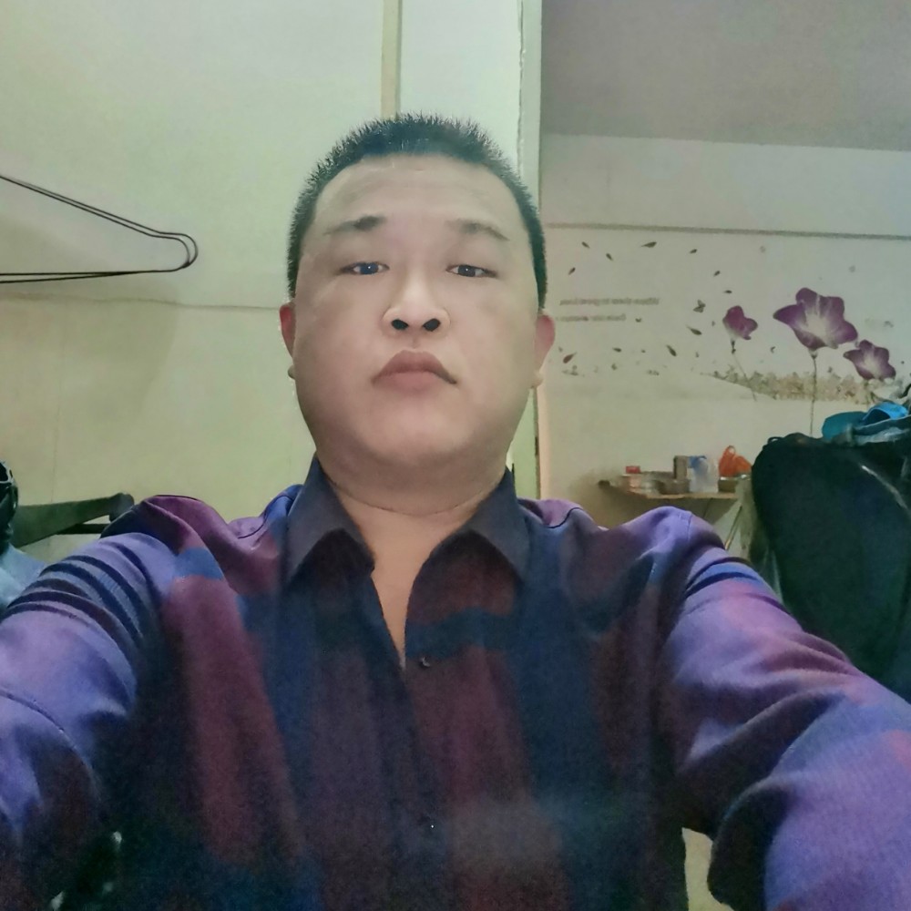 皮带浅吻落后的照片