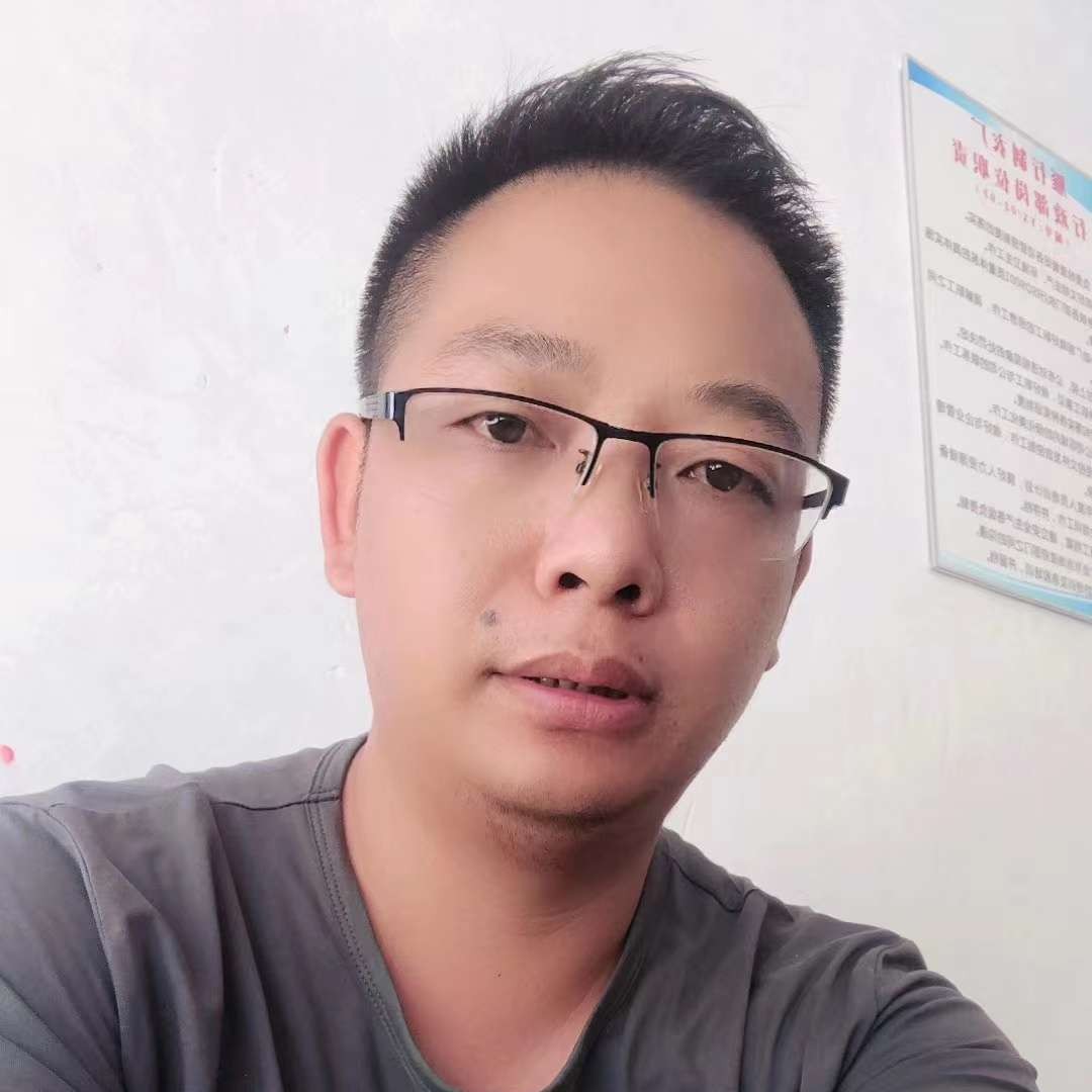 路人给认真的照片