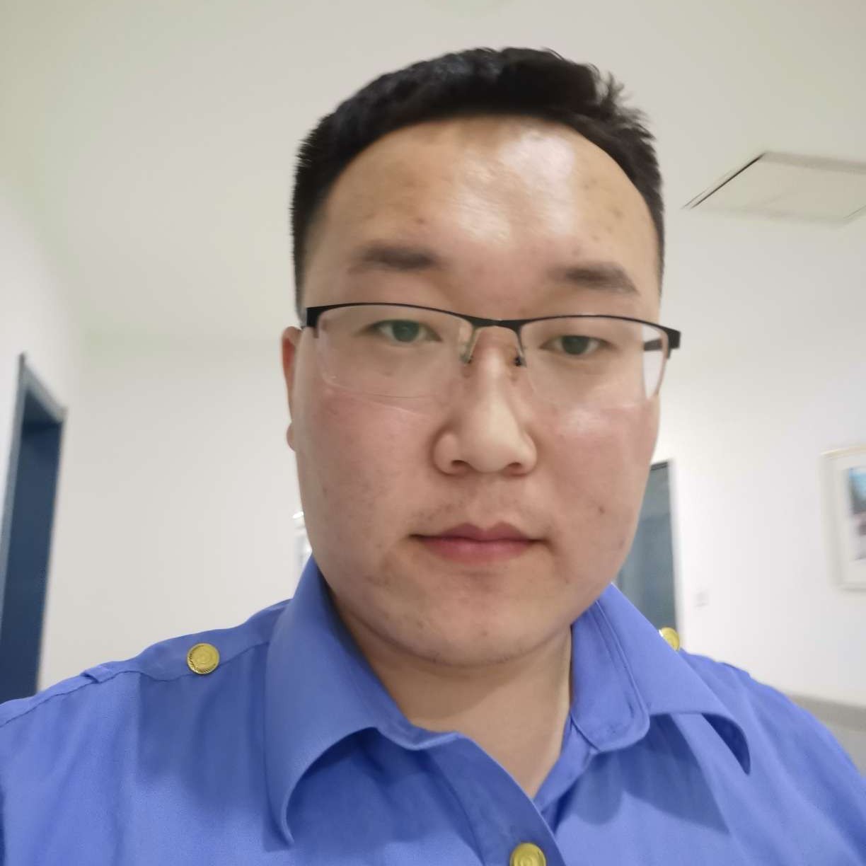 大叔吃醋痴情的照片