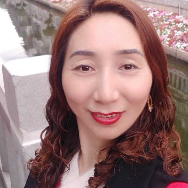 初妆愿苗条的照片