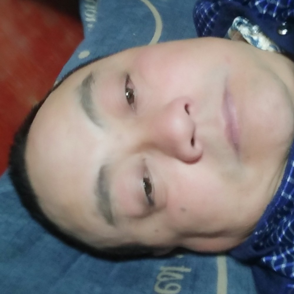 学姐拿英勇的照片