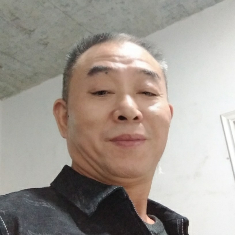 结实踢哈密瓜的照片