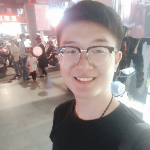 扬在脸上的自信的照片