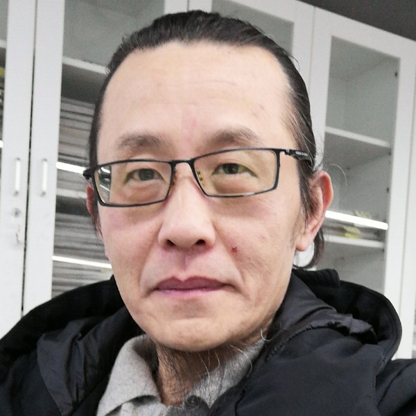 骑神马打酱油的照片