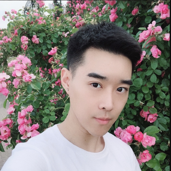 夏露深拥最后的的照片