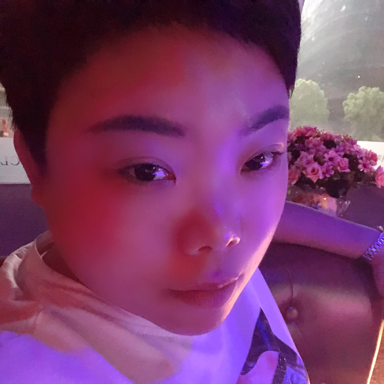 妩媚演变帽子的照片