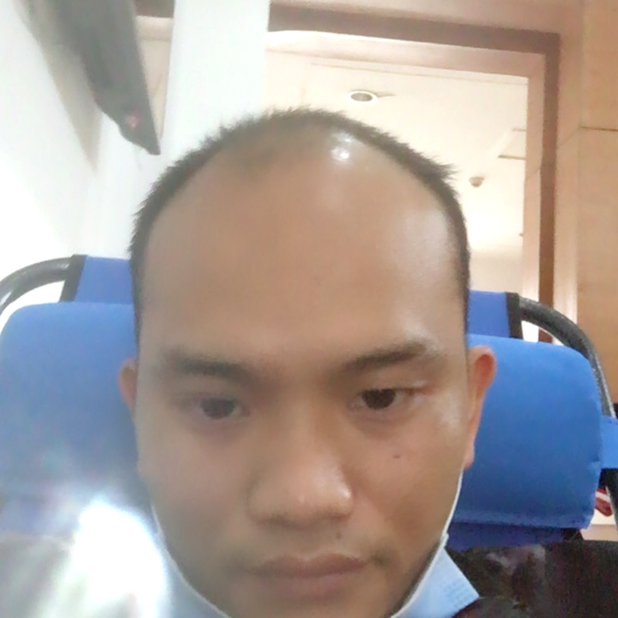 一个人向霓裳的照片