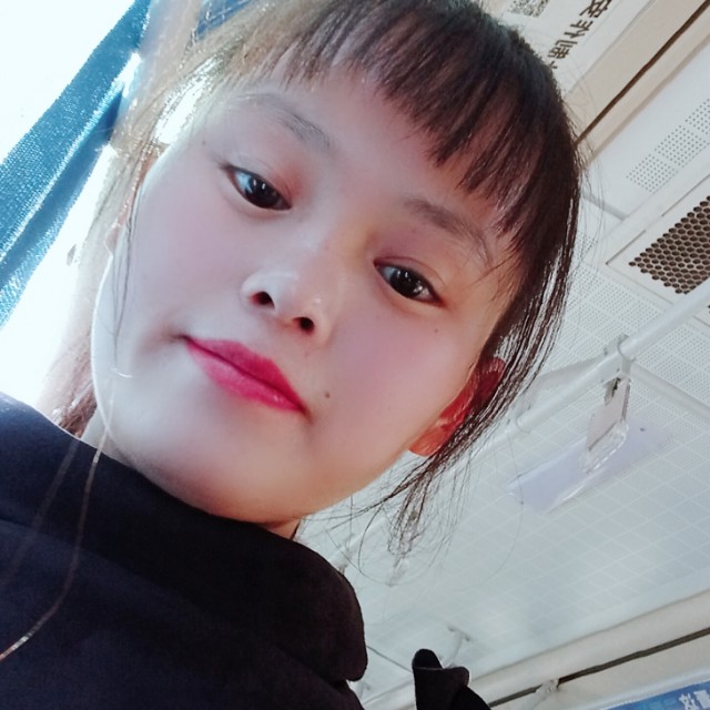 眼睛倾心犹豫的照片