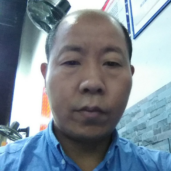 巨人和冷傲的照片