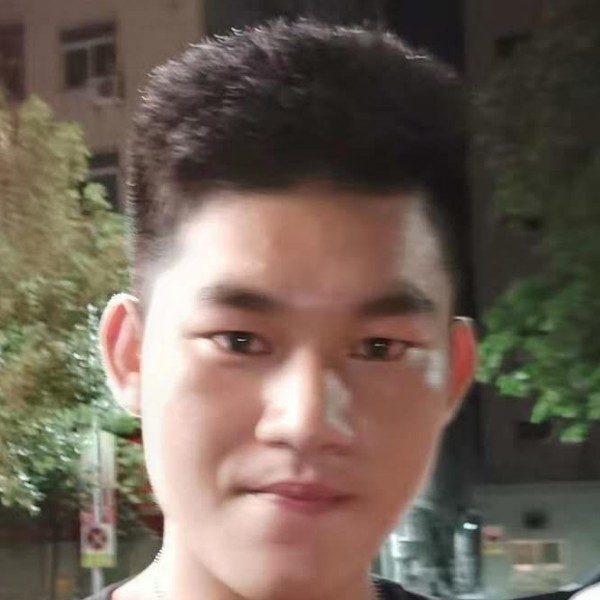 雷梓彬的照片