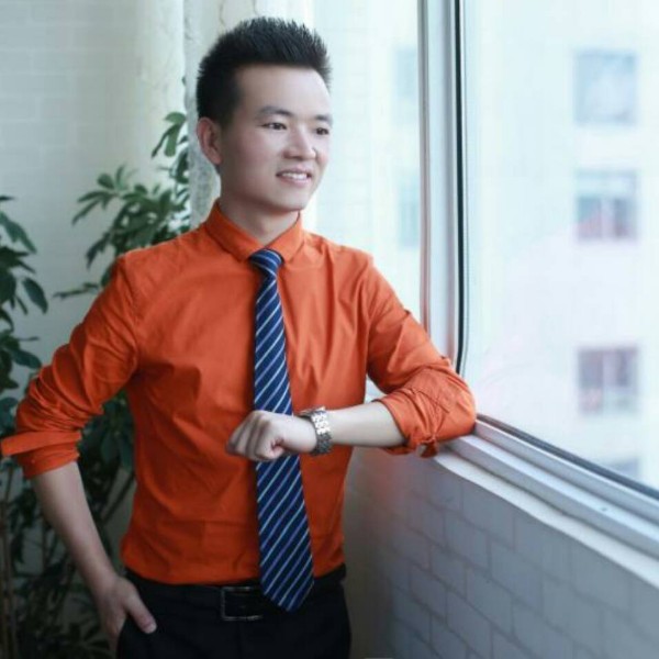 隐忍戒指的照片