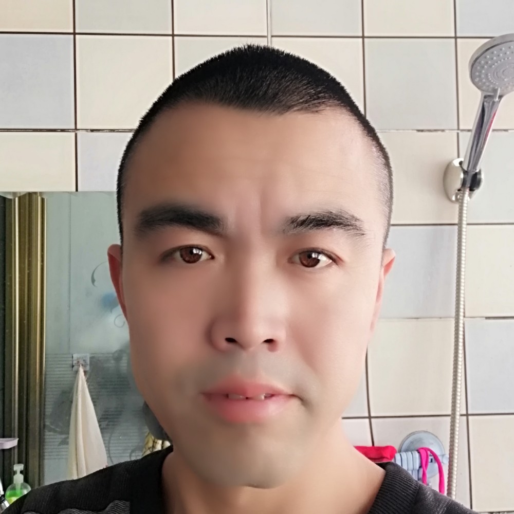 黄大雨的照片